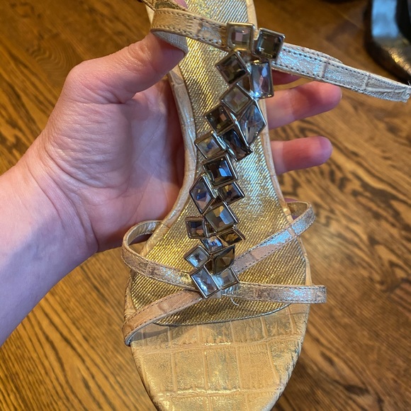 *NWOT* Guess Marciano Rhinestone Sandals - Picture 8 of 9